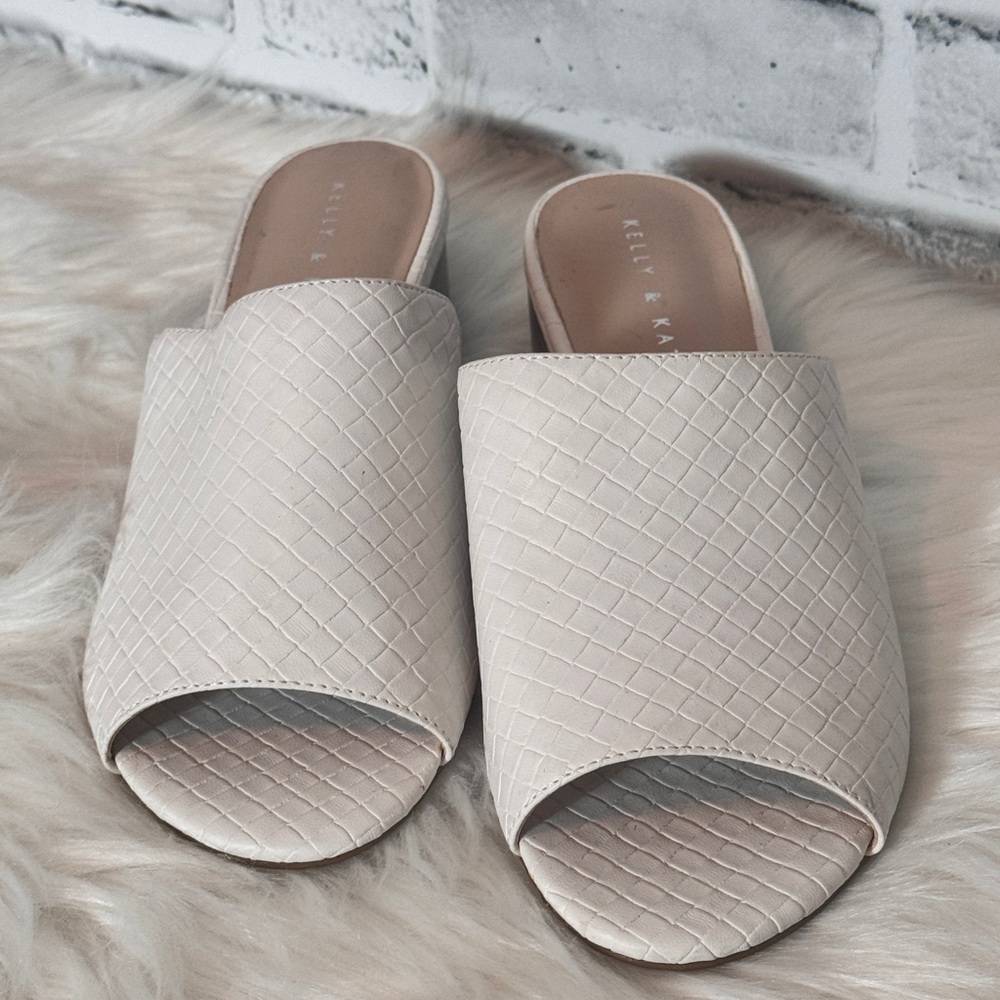 Kelly & Katie Cream Mules‎ with Quilted Design size 10 open toe casual or formal